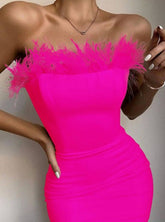 Robe moulante bustier à plumes Lessie